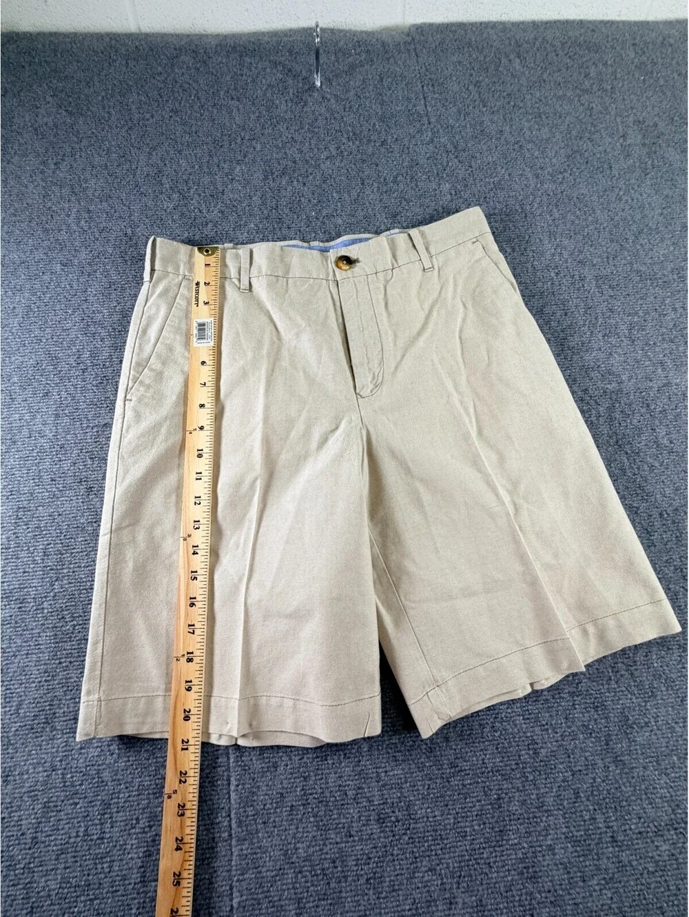 IZOD Mens Shorts Size 32 Khaki Beige 100% Cotton Pleated Front Casual Chino